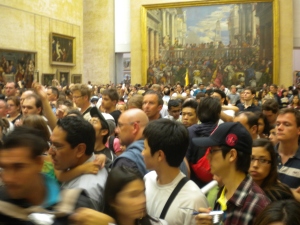 The crowd behind the Mona Lisa!